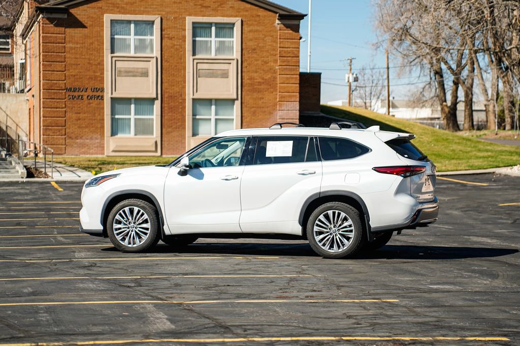 Used 2022 Toyota Highlander Platinum image 7