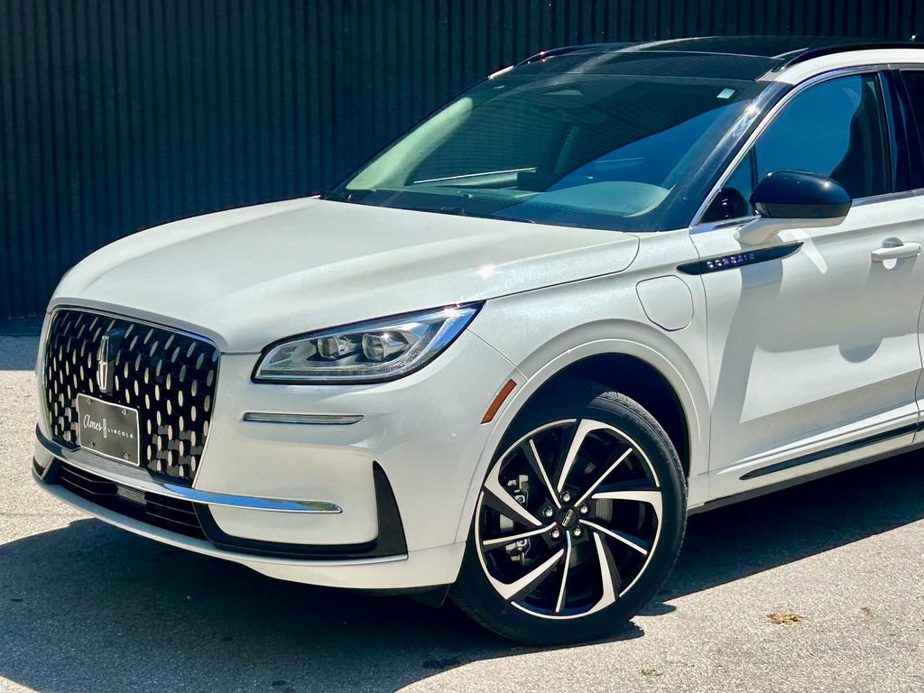 New 2025 Lincoln Corsair Grand Touring AWD/4WD image 2