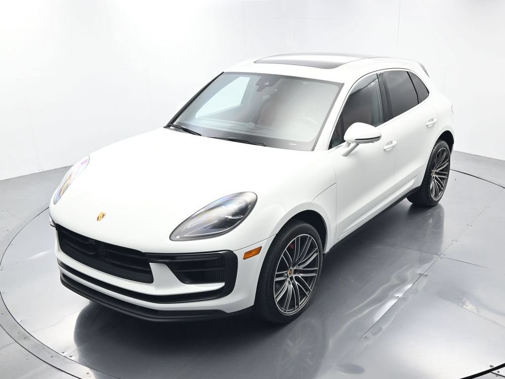 Certified 2024 Porsche Macan S AWD/4WD image 32