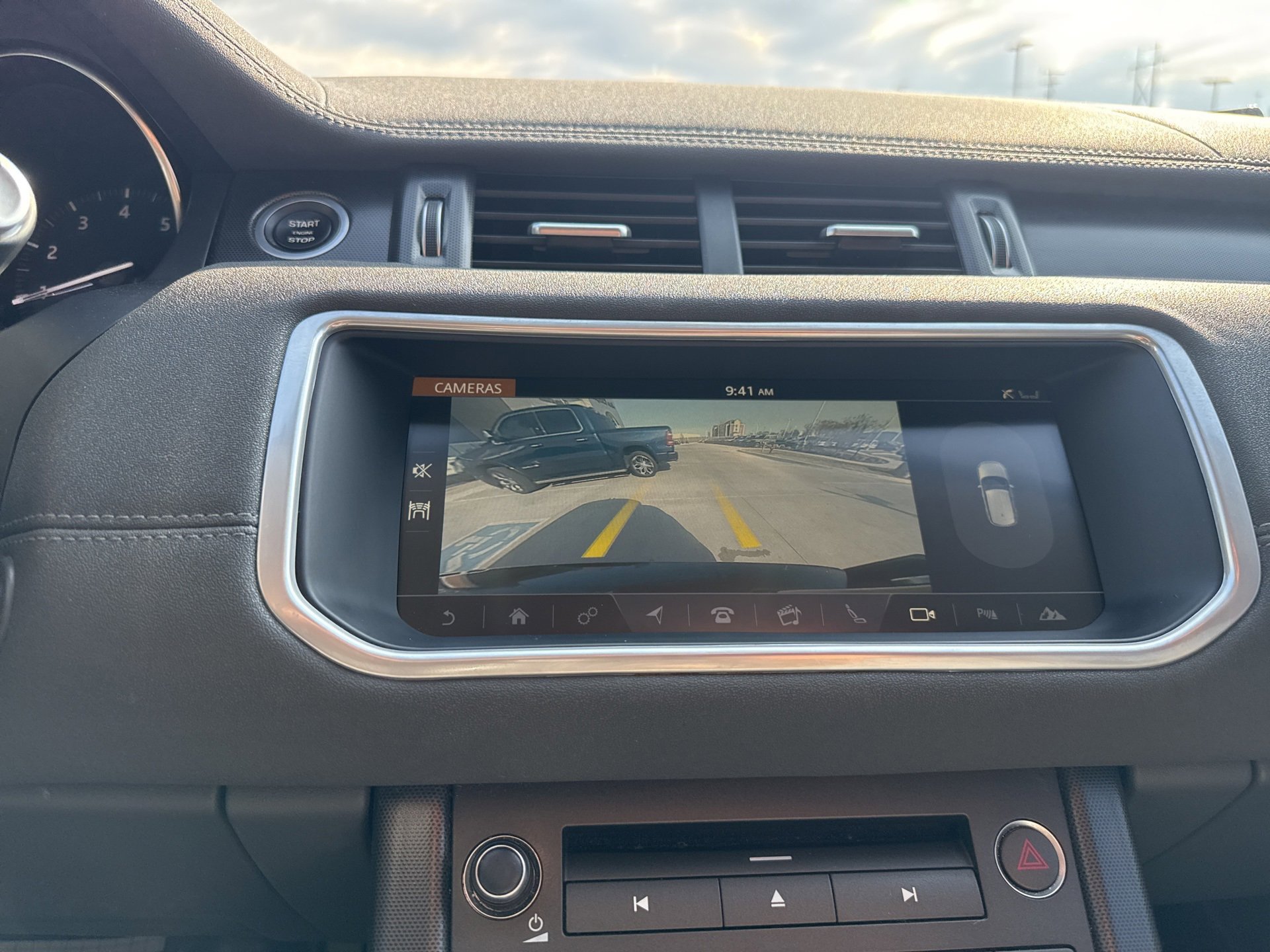 Used 2019 Land Rover Range Rover Evoque HSE image 16