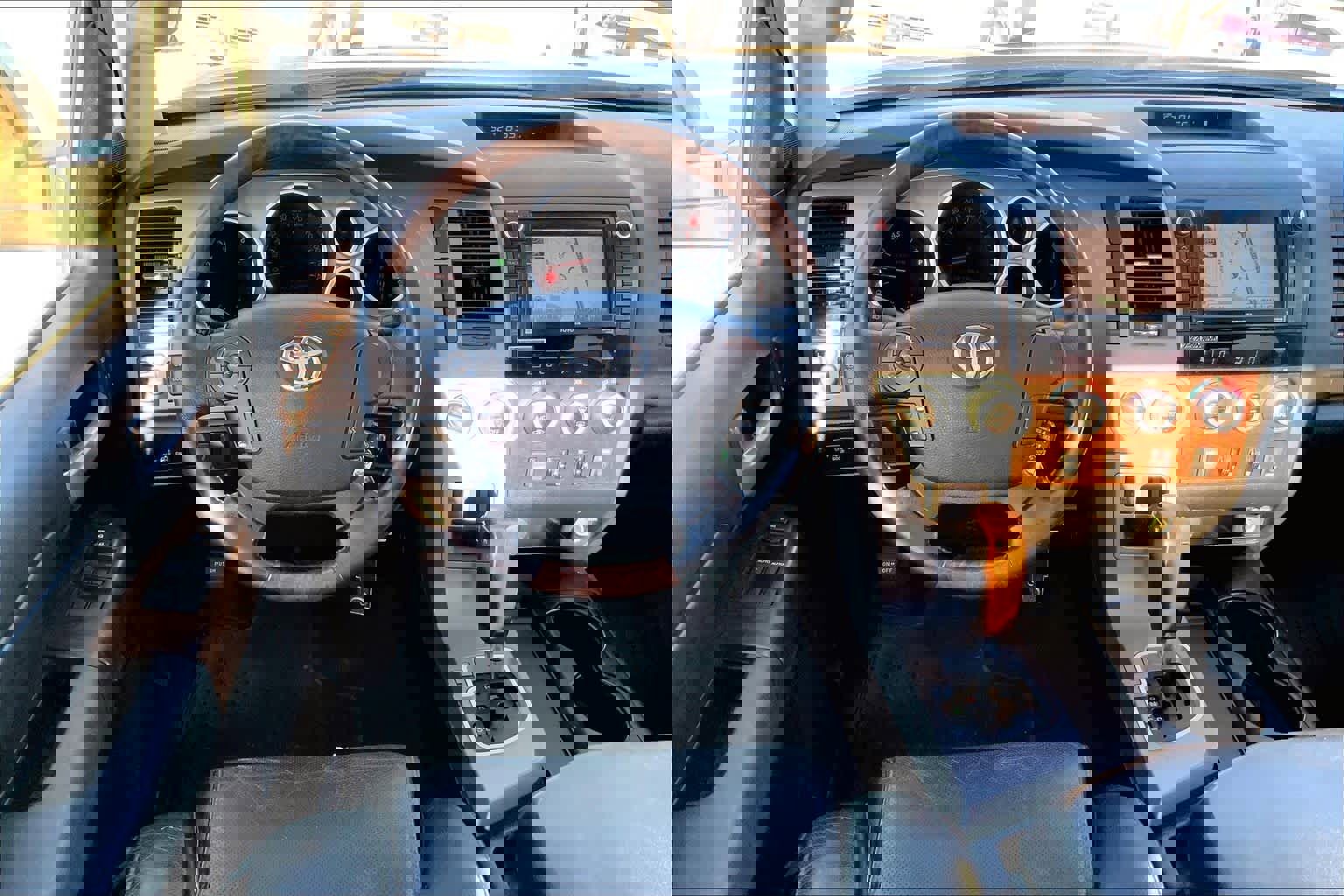 Used 2011 Toyota Tundra Limited w/ Platinum Pkg image 6