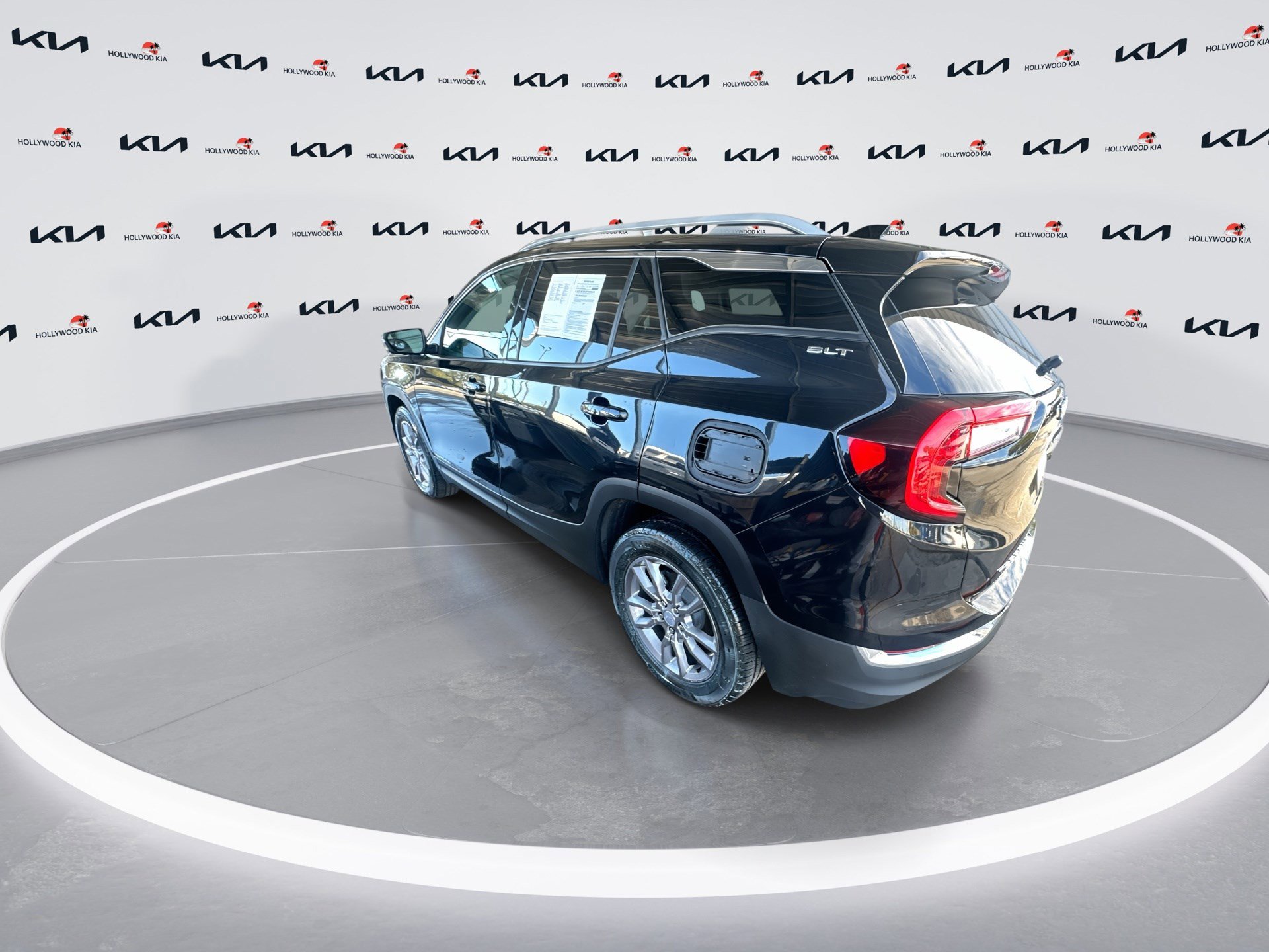 Used 2024 GMC Terrain SLT image 6