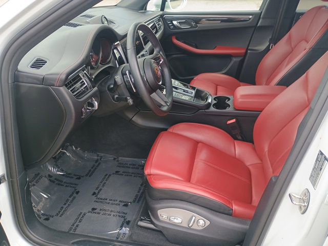 Used 2025 Porsche Macan AWD/4WD image 24
