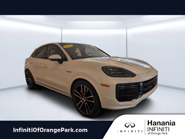 Used 2025 Porsche Cayenne Turbo AWD/4WD image 1