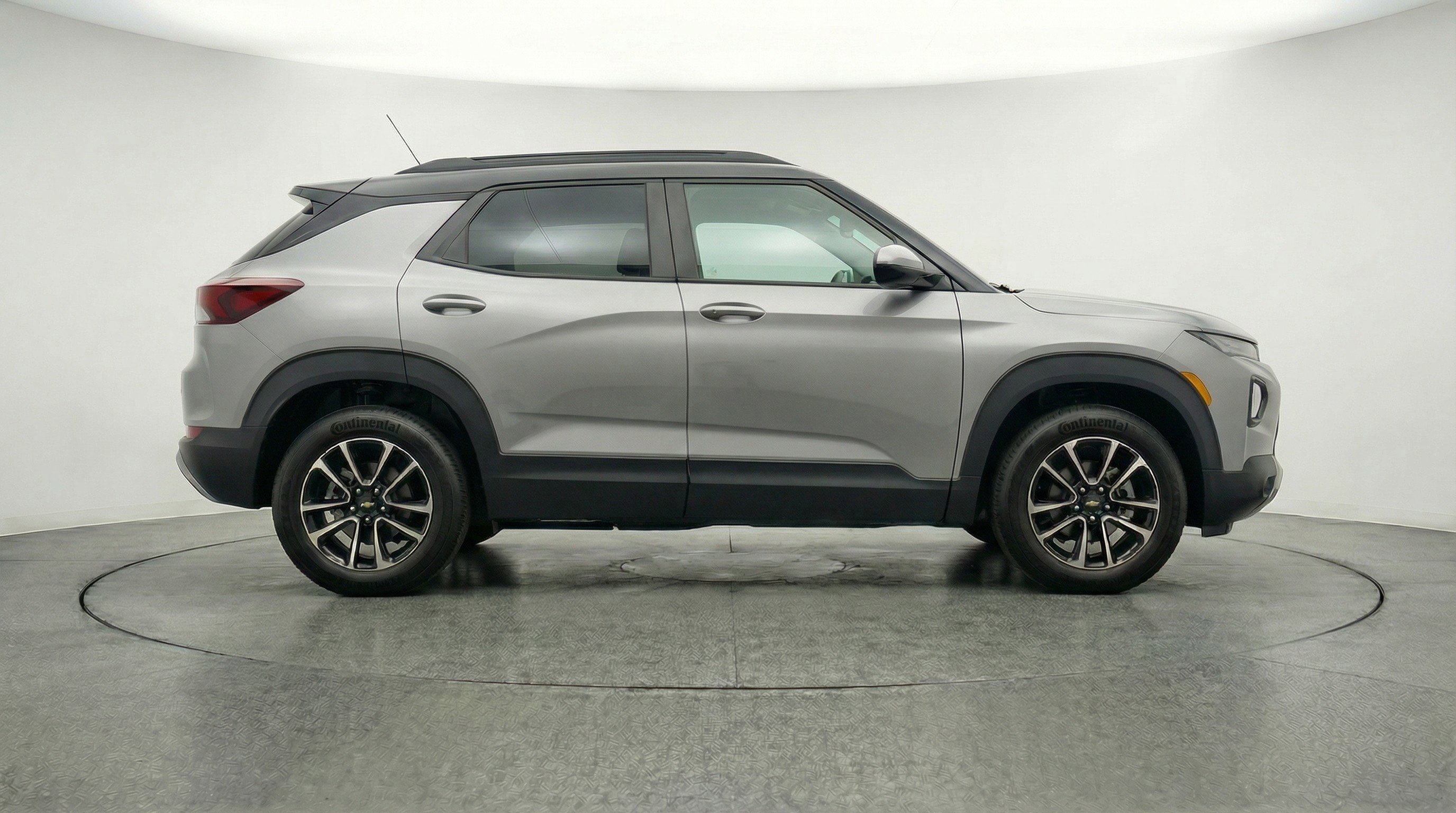 Used 2025 Chevrolet TrailBlazer LT w/ Driver Confidence Package AWD/4WD image 11