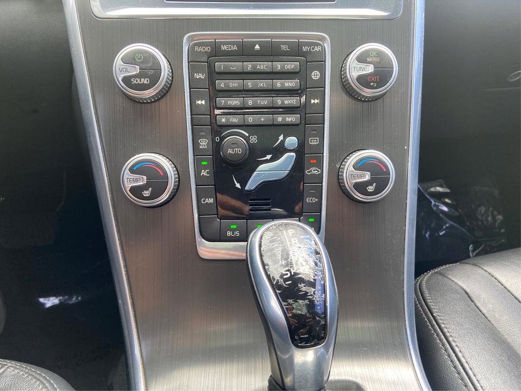Used 2016 Volvo XC60 T5 Premier w/ Proximity Package FWD image 17