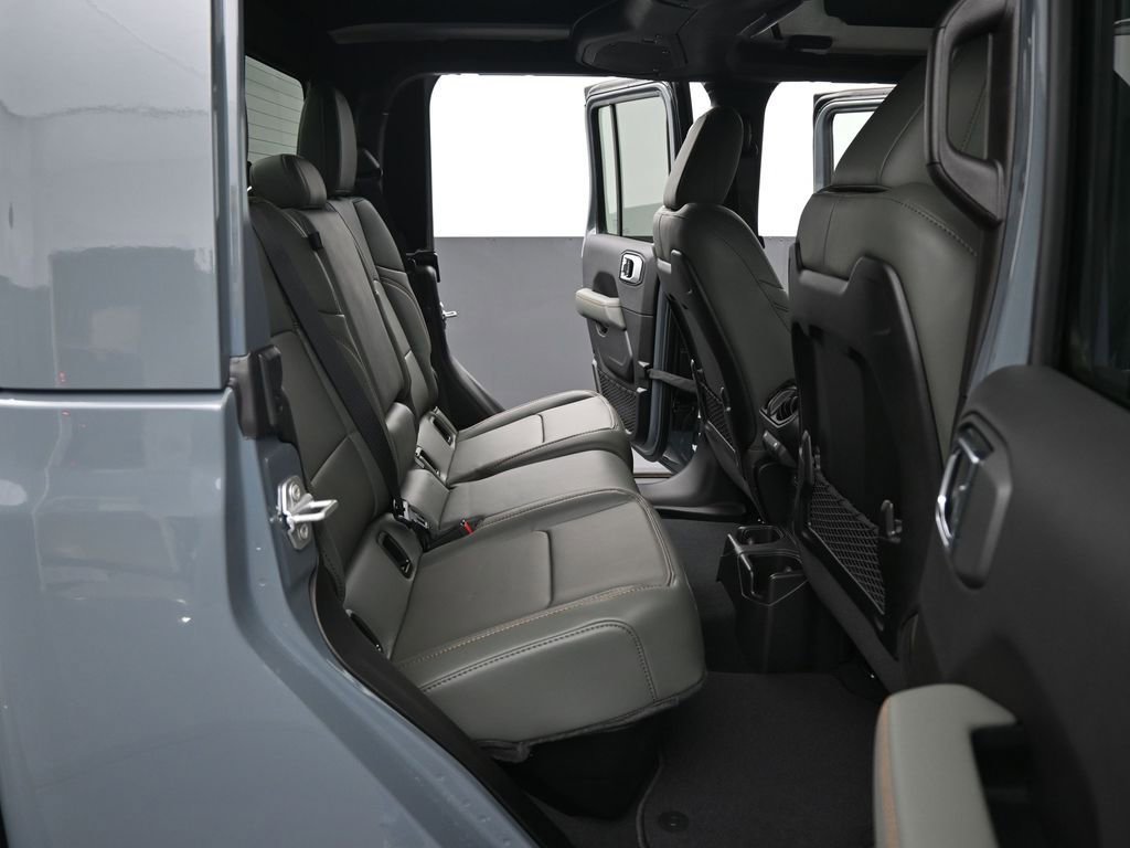 New 2025 Jeep Gladiator Mojave w/ Safety Group image 15
