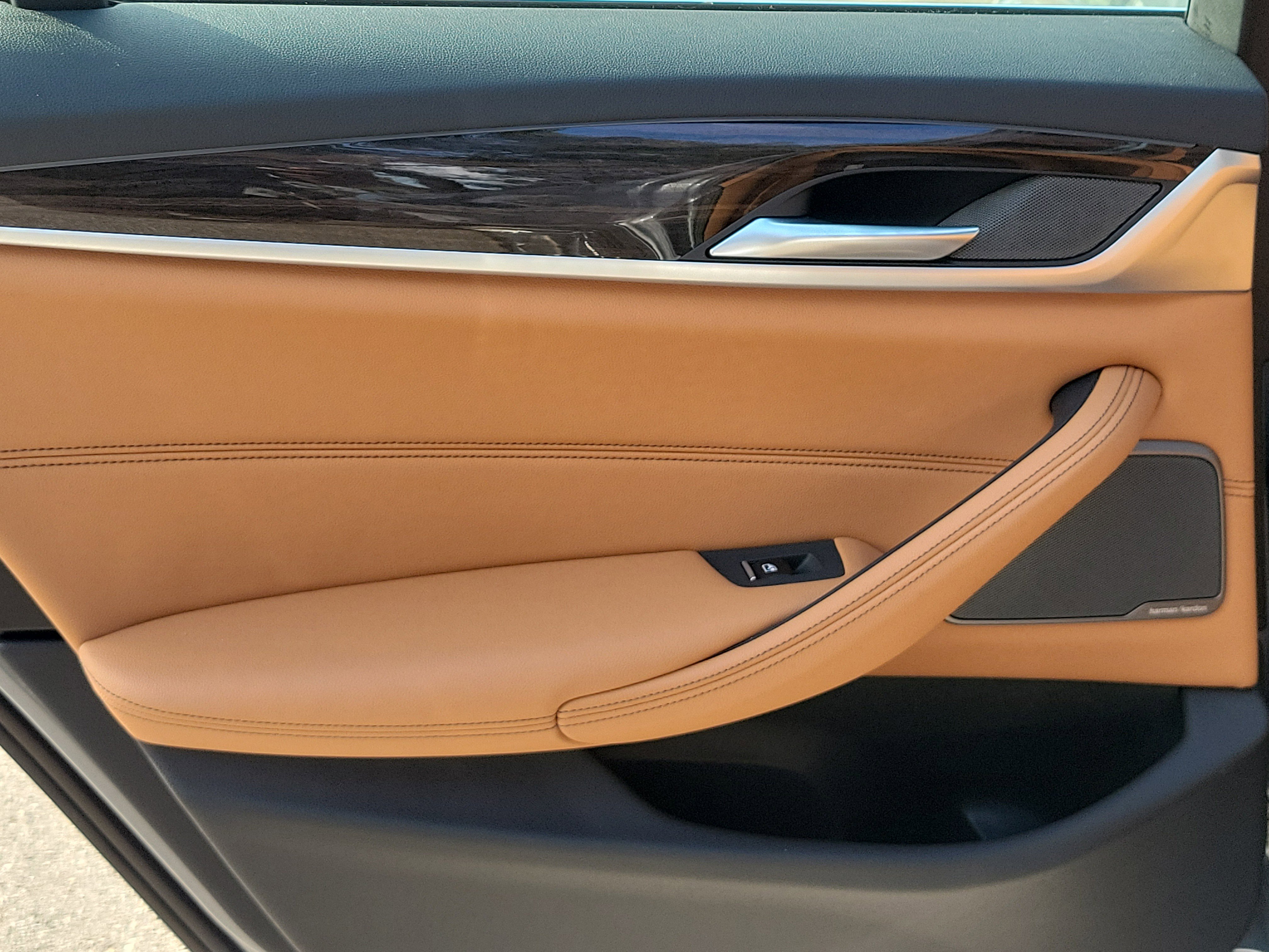 Certified 2023 BMW 530e w/ Premium Package image 9
