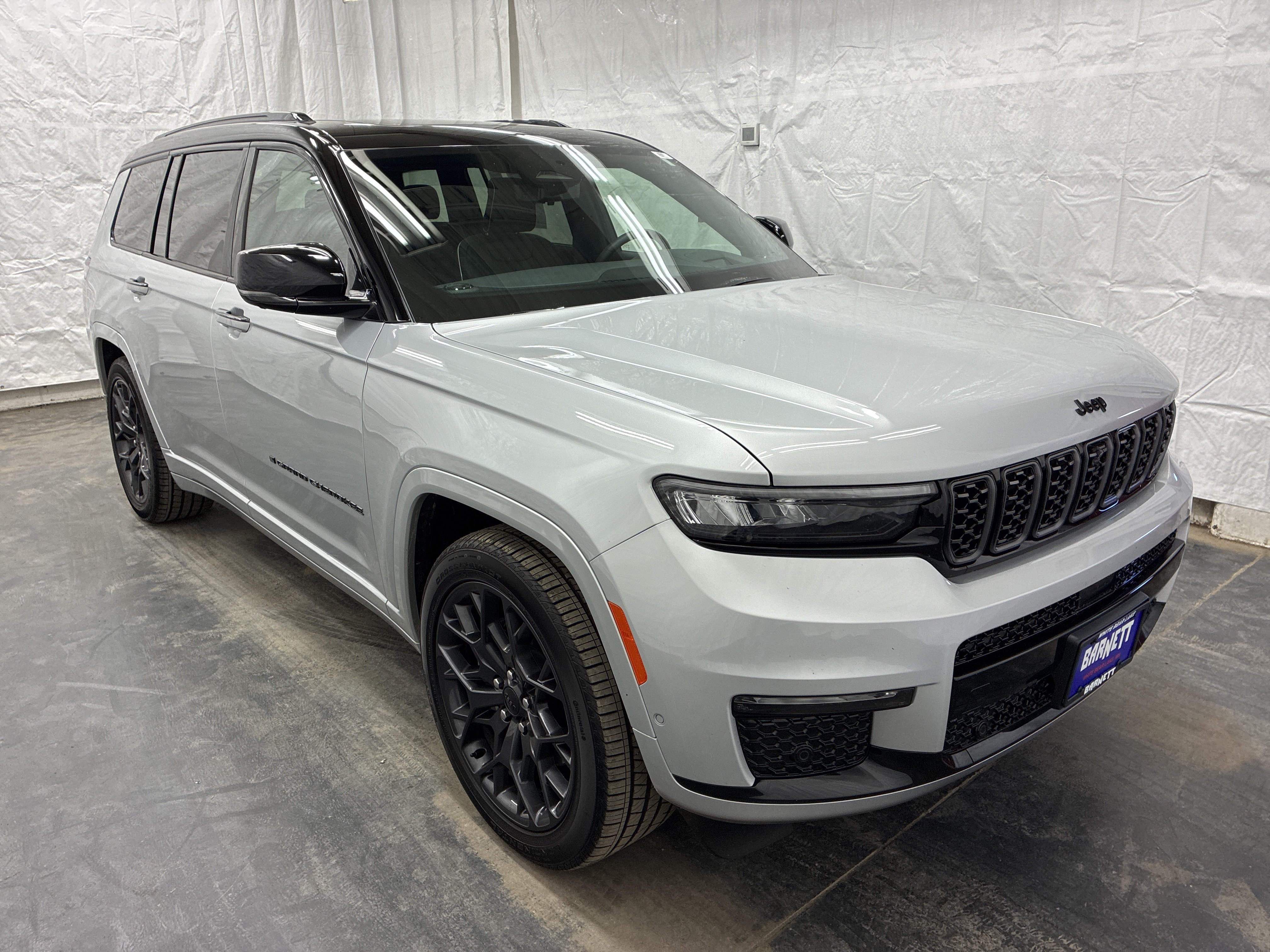 Certified 2025 Jeep Grand Cherokee L Summit AWD/4WD image 4