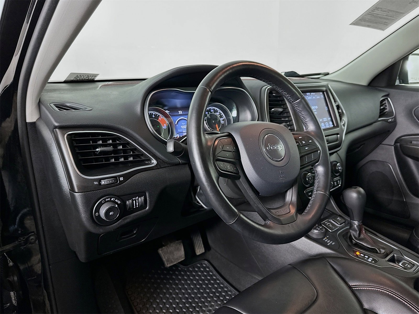 Used 2020 Jeep Cherokee Trailhawk w/ Cold Weather Group image 9