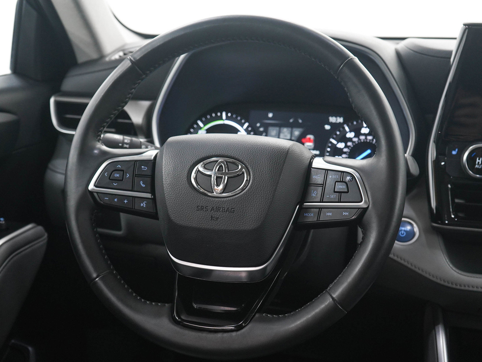 Used 2021 Toyota Highlander XLE AWD/4WD image 17