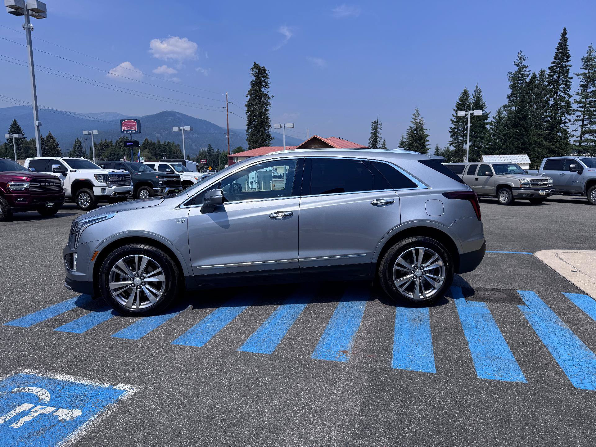 Used 2025 Cadillac XT5 Premium Luxury AWD/4WD image 4