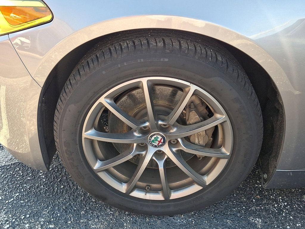 Used 2018 Alfa Romeo Giulia AWD image 4