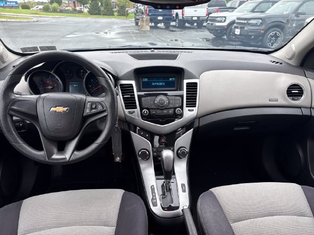 Used 2014 Chevrolet Cruze LS FWD image 13
