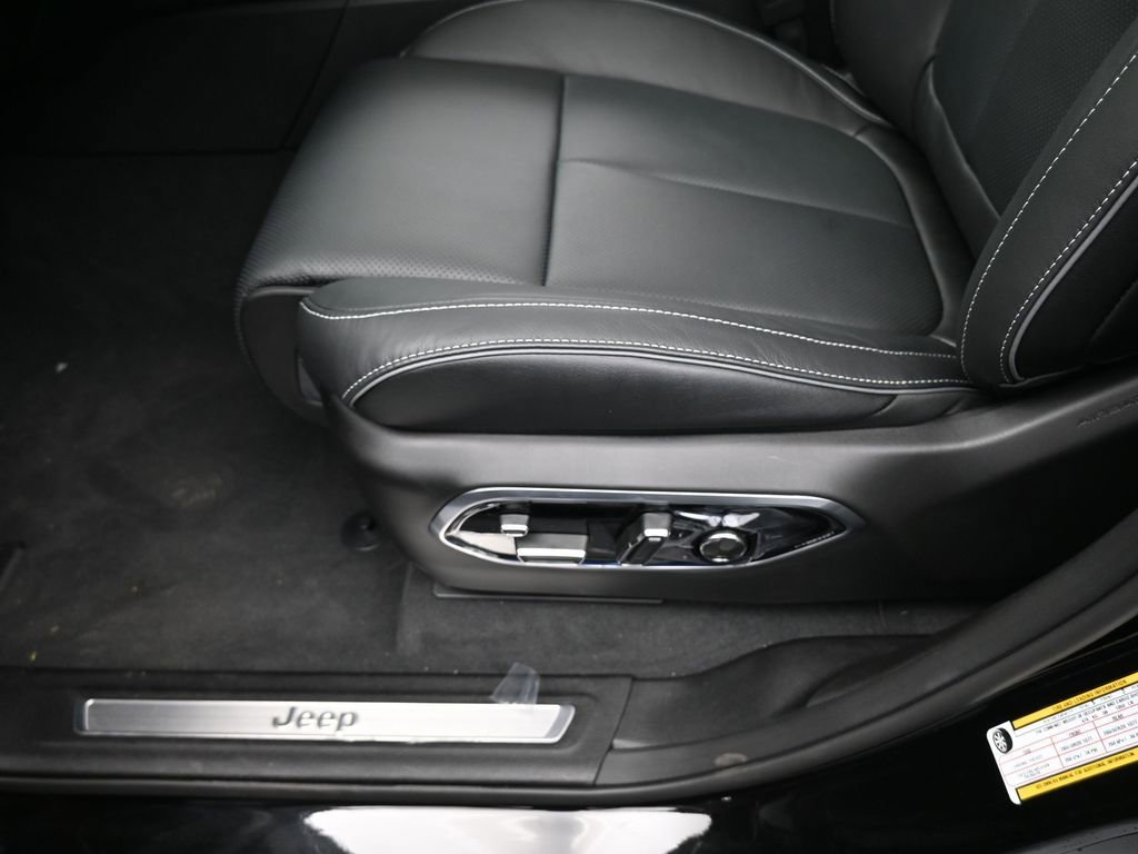 Used 2024 Jeep Grand Cherokee Overland w/ Luxury Tech Group IV image 15