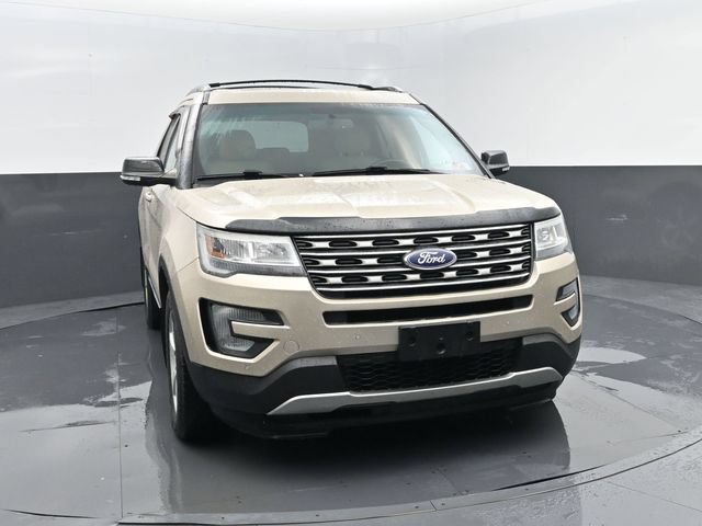 Used 2017 Ford Explorer XLT w/ Equipment Group 202A AWD/4WD image 3