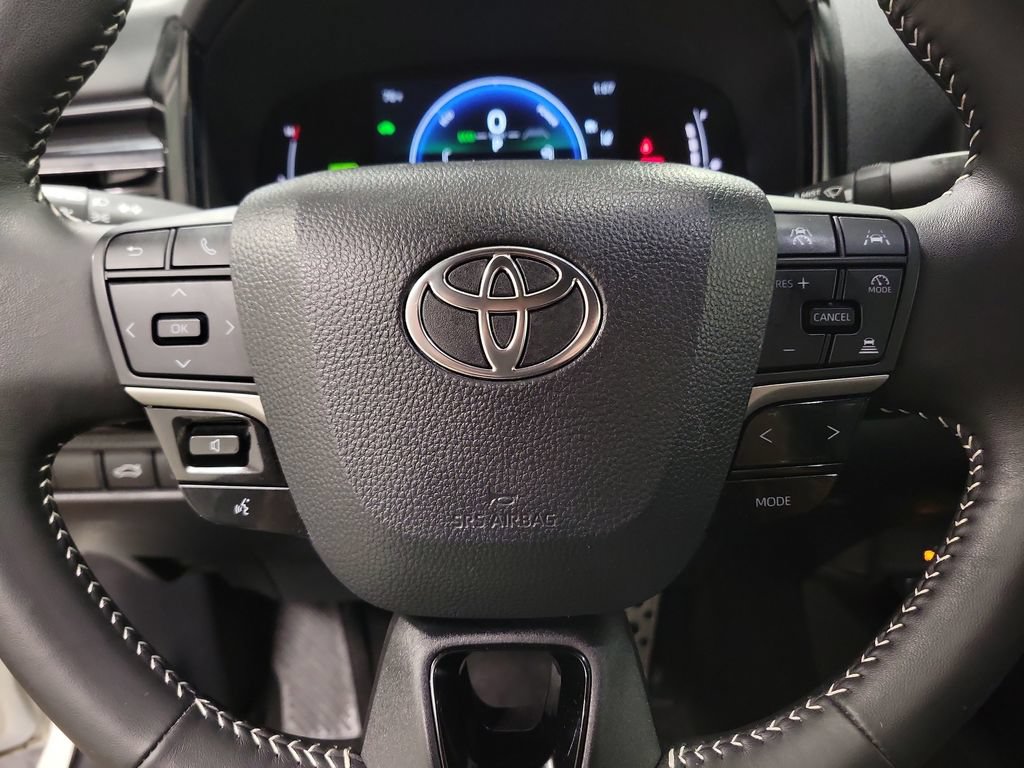 Used 2025 Toyota Camry SE w/ Convenience Package FWD image 24