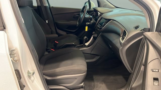 Used 2019 Chevrolet Trax LS w/ Fleet Convenience Package AWD/4WD image 18