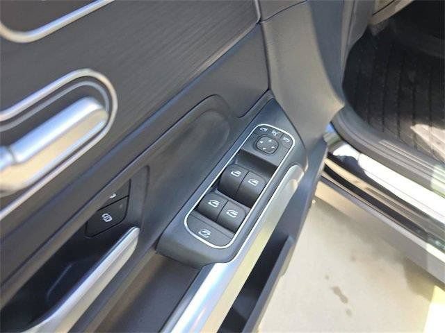 Used 2026 Mercedes-Benz GLB 250 4MATIC image 23