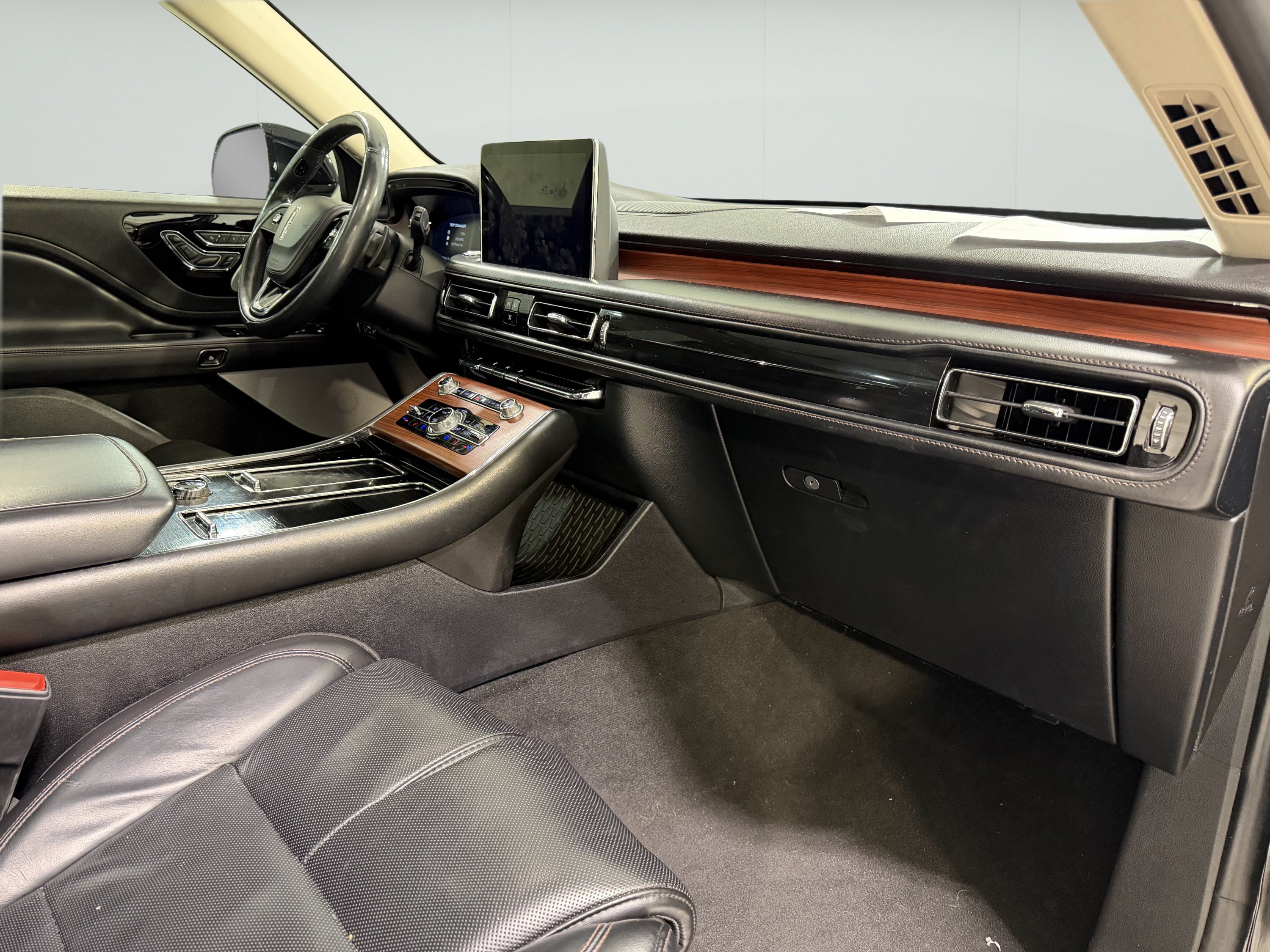 Used 2021 Lincoln Aviator Grand Touring w/ Equipment Group 302A AWD/4WD image 13