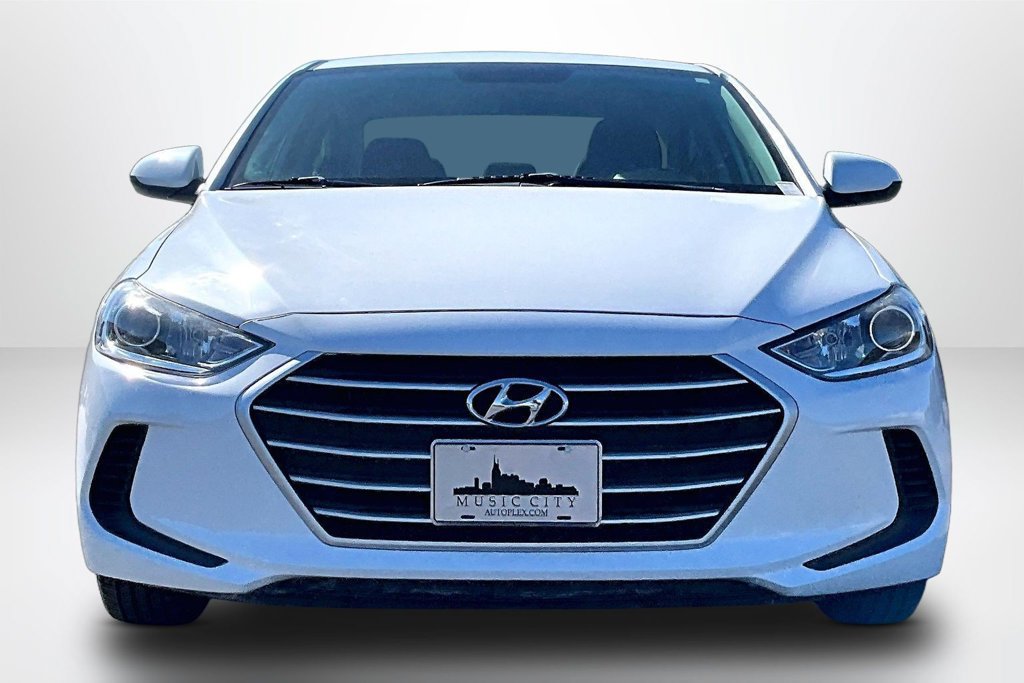 Used 2018 Hyundai Elantra SE FWD image 2