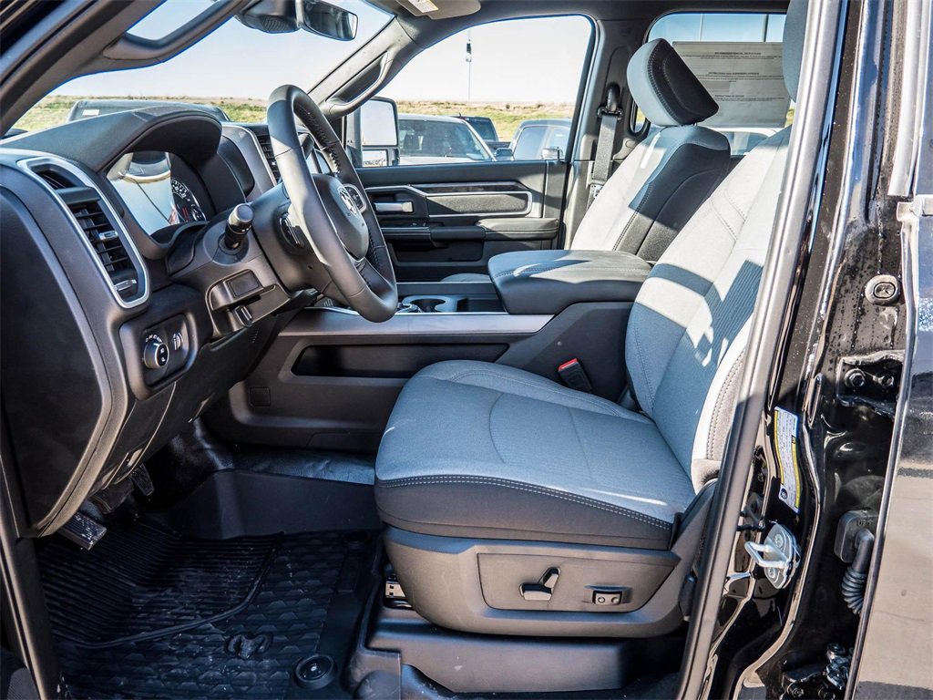 Used 2024 RAM 2500 Big Horn w/ Safety Group image 29