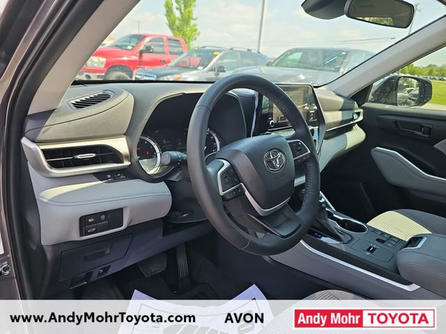 Used 2023 Toyota Highlander LE FWD image 9