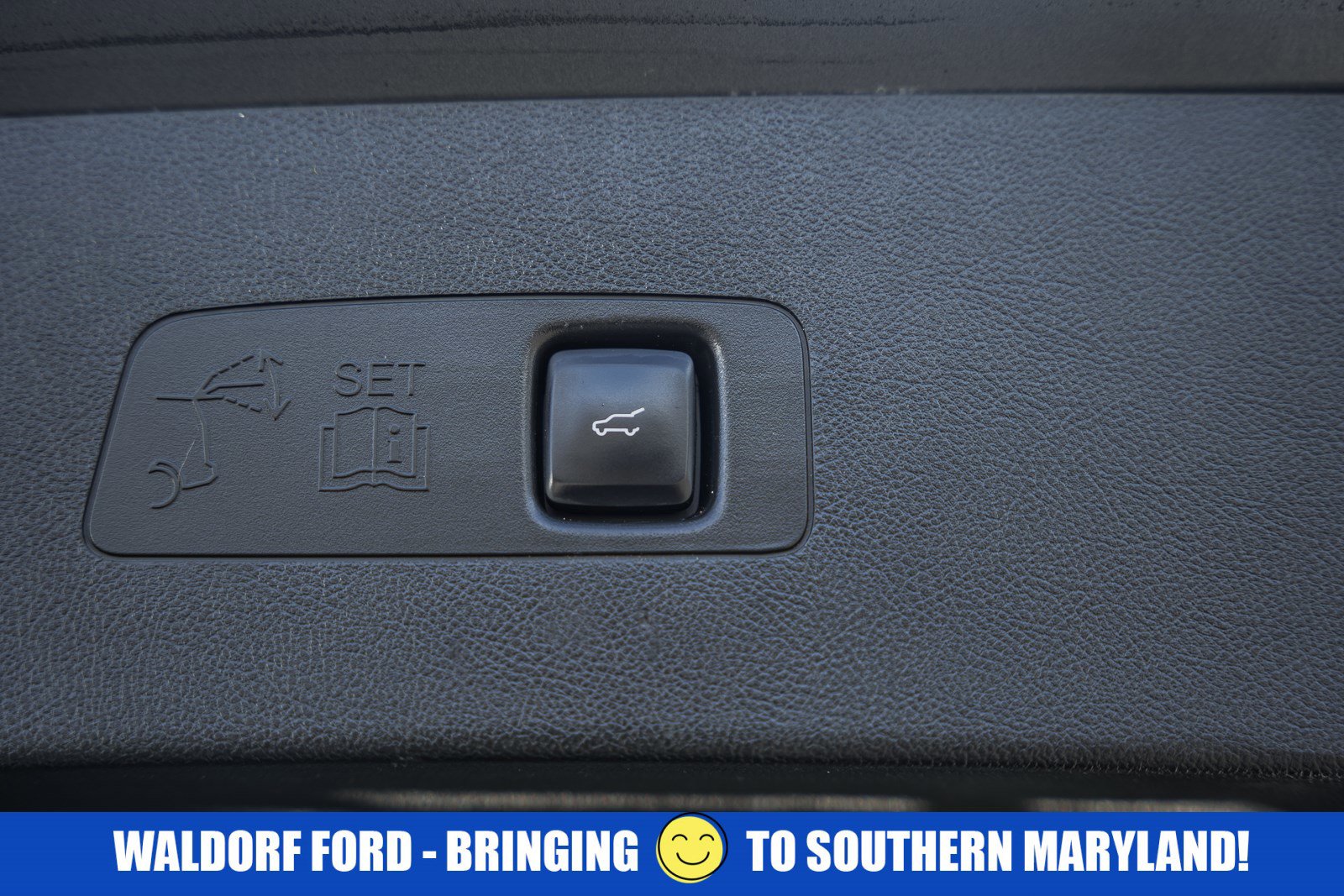 Used 2022 Lincoln Corsair Standard w/ Premium Package image 11