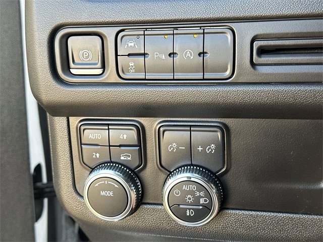 Used 2024 GMC Yukon SLT image 17