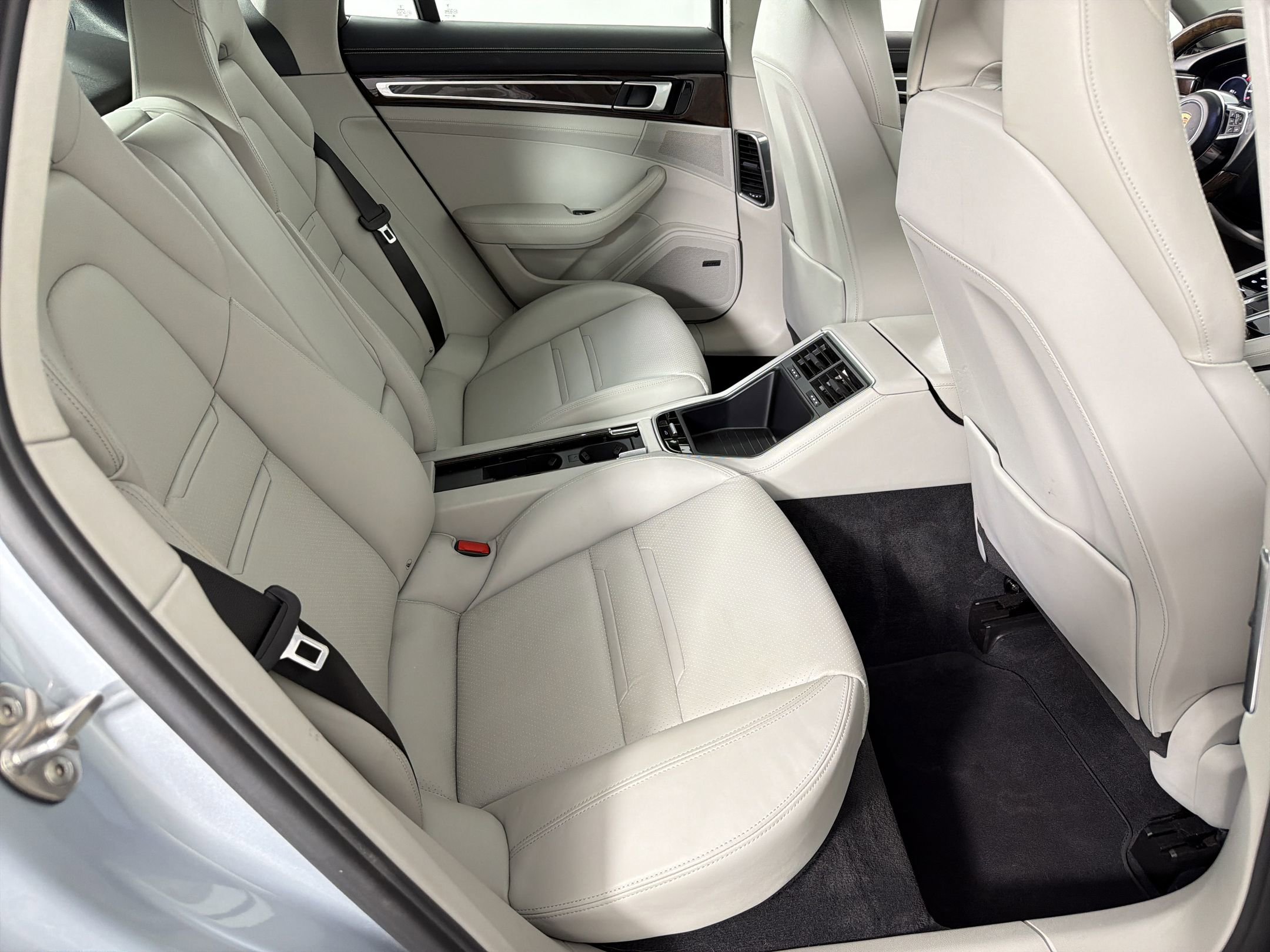 Certified 2018 Porsche Panamera image 29