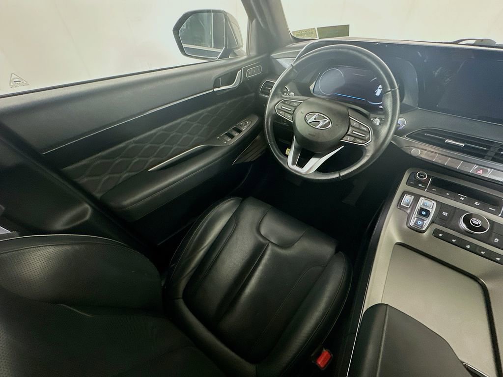 Used 2022 Hyundai Palisade Calligraphy w/ Winter Package image 9