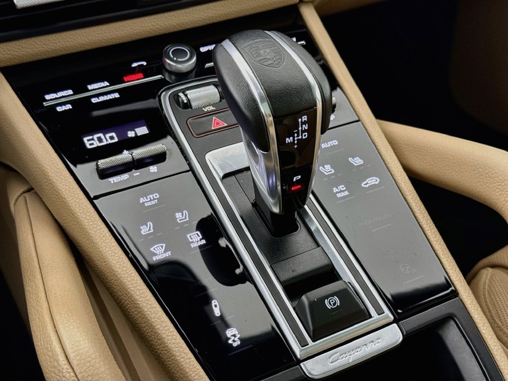 Certified 2023 Porsche Cayenne Coupe AWD/4WD image 21