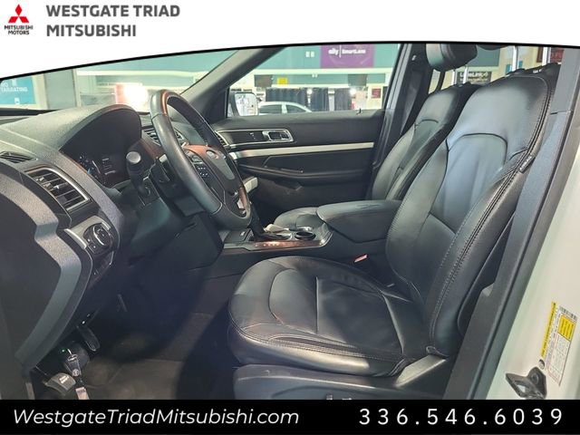 Used 2017 Ford Explorer XLT w/ Equipment Group 202A image 4