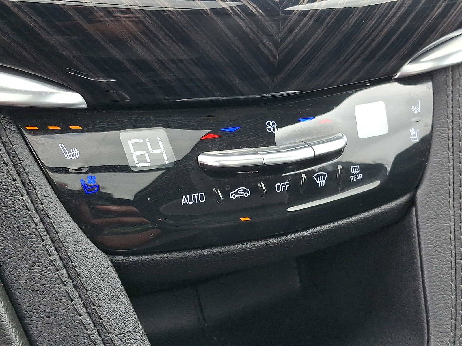 Certified 2024 Cadillac XT6 Premium Luxury w/ LPO, Floor Liner Package AWD/4WD image 27
