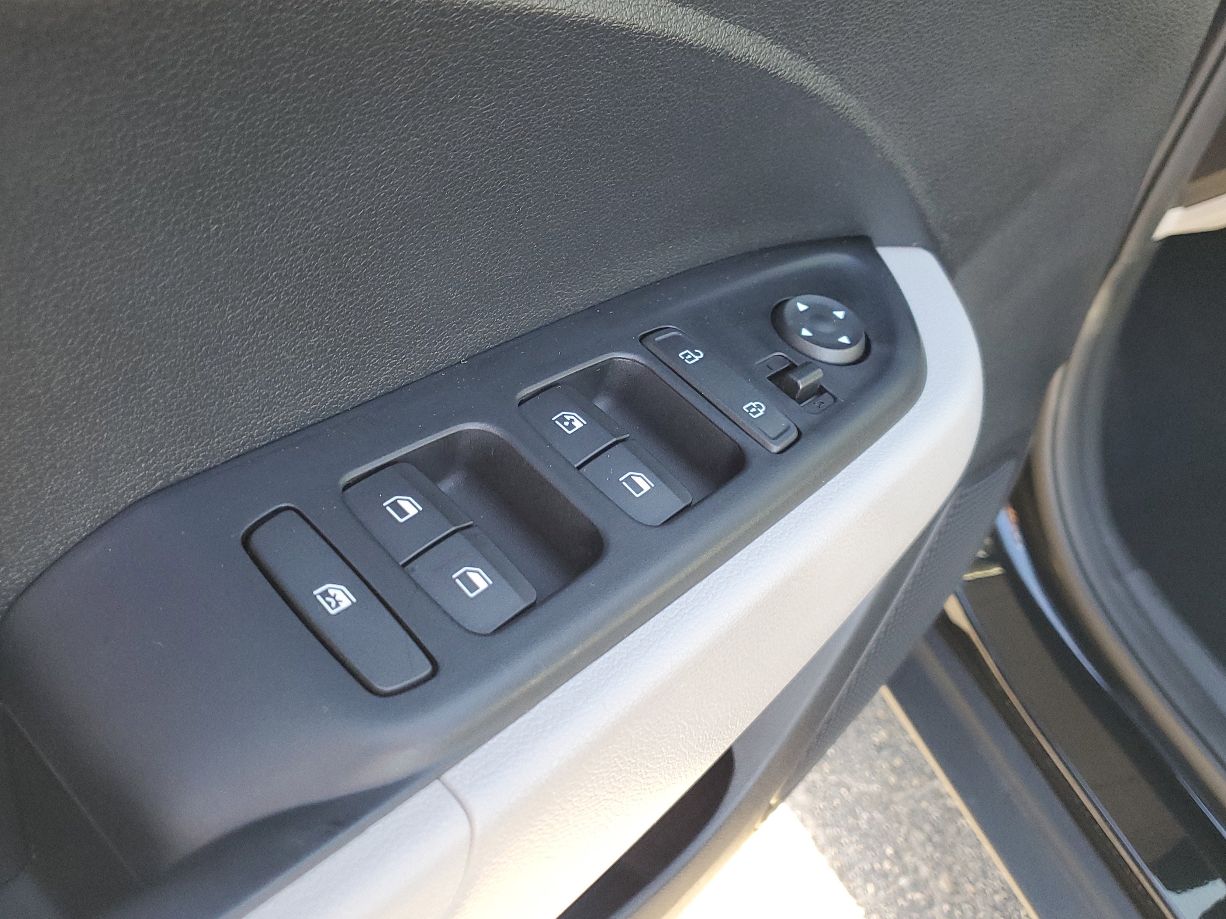 Used 2025 Hyundai Venue SEL FWD image 18