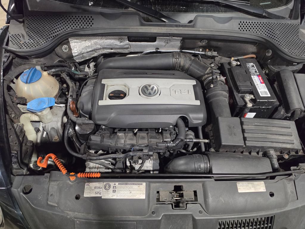 Used 2012 Volkswagen Beetle 2.0T image 9