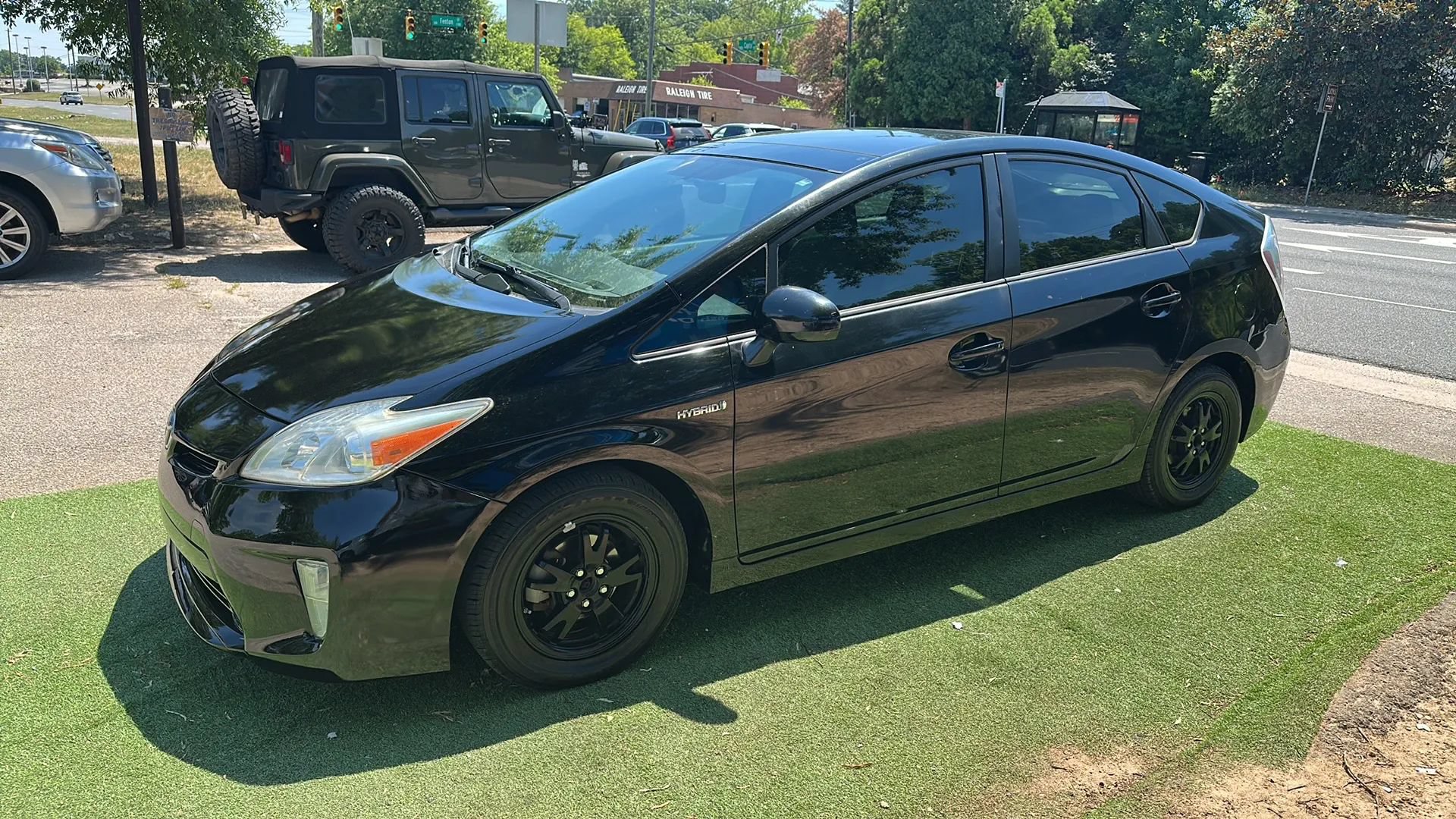 Used 2014 Toyota Prius Four w/ Solar Roof Package FWD image 4