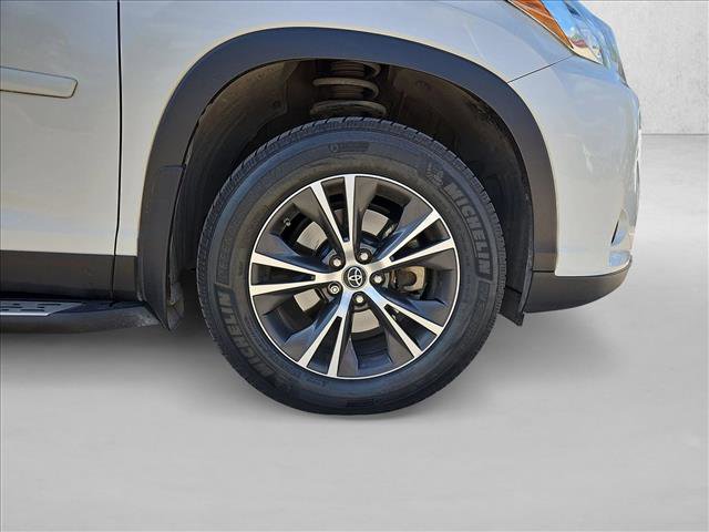 Certified 2019 Toyota Highlander Plus FWD image 23