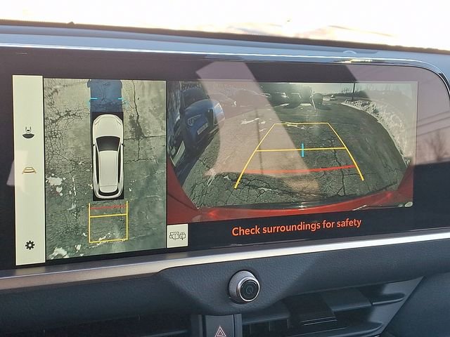 Used 2025 Toyota Crown Signia w/ Advanced Technology Package image 18