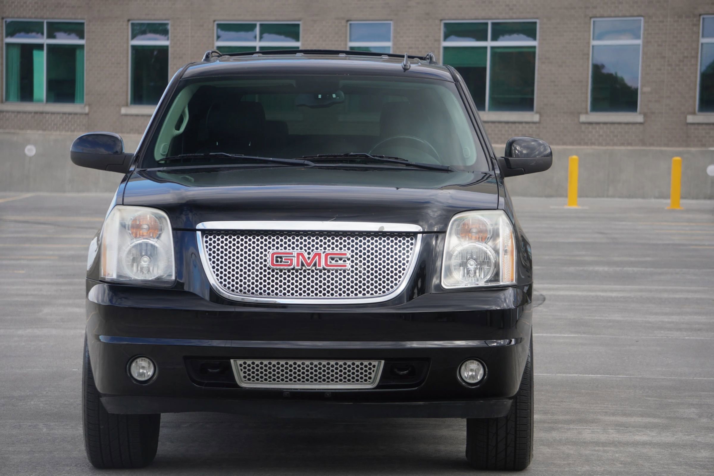 Used 2011 GMC Yukon Denali image 17