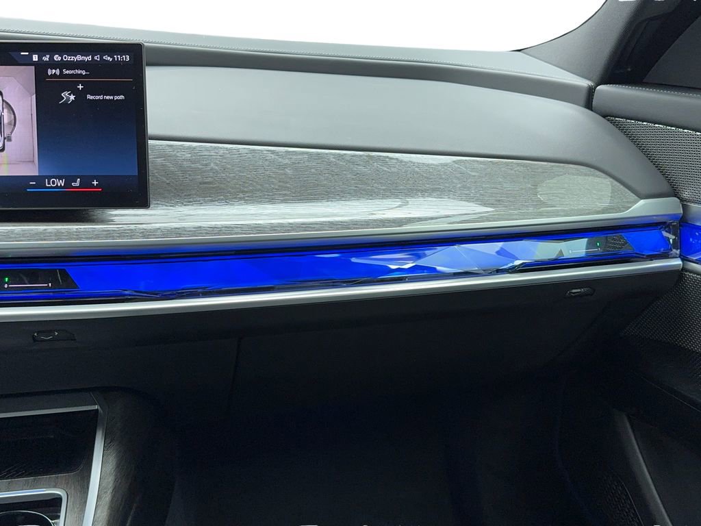 Used 2025 BMW 740i w/ Premium Package image 20
