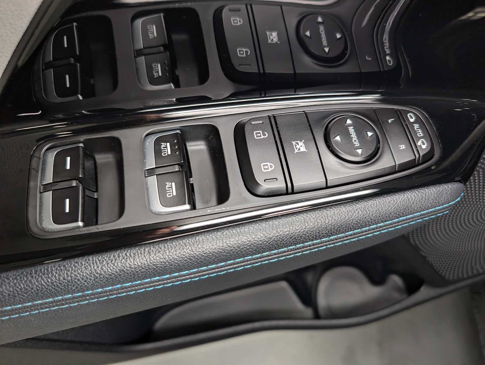 Used 2020 Kia Niro EX Premium FWD image 33