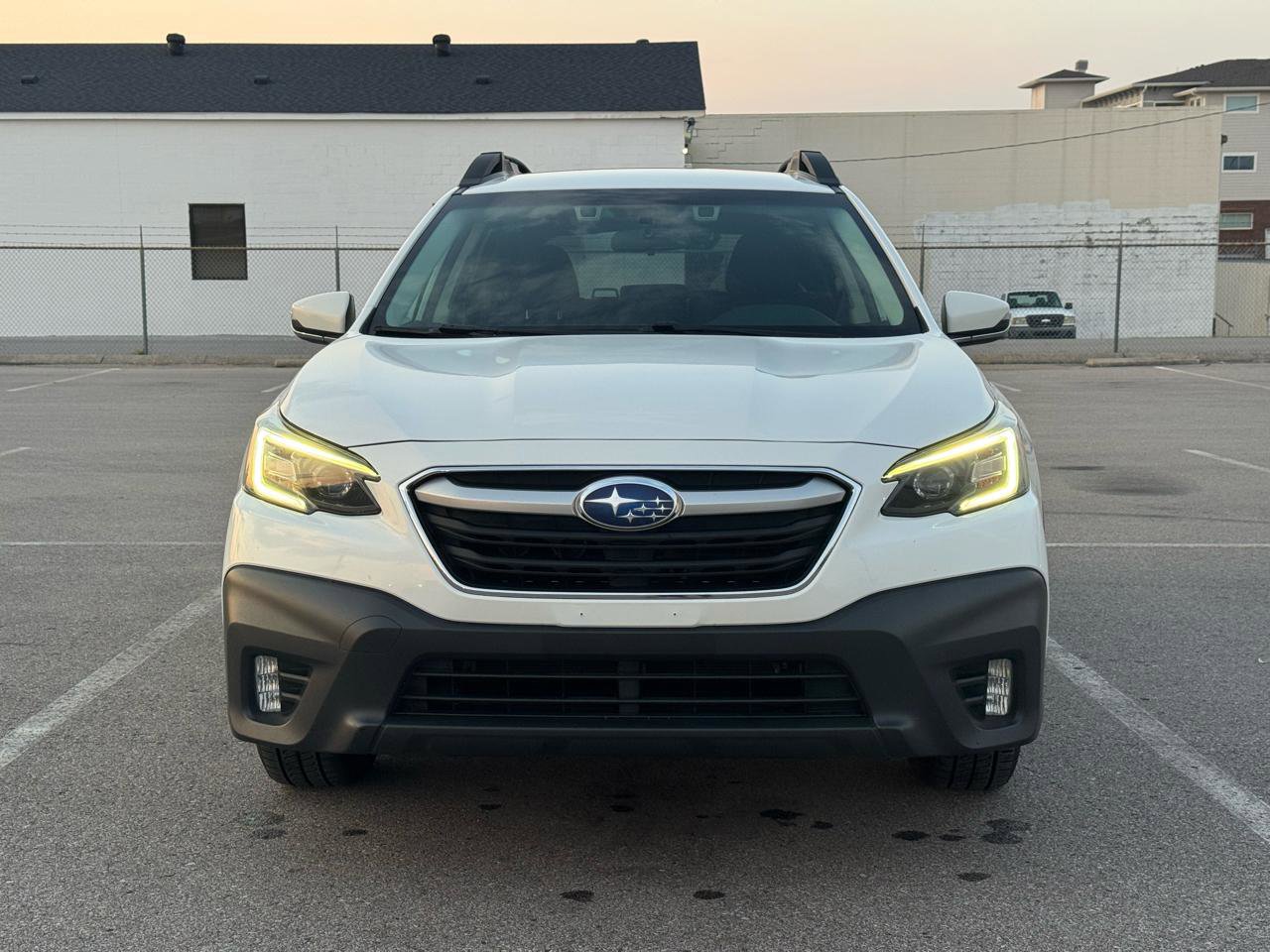 Used 2022 Subaru Outback Premium AWD/4WD image 3