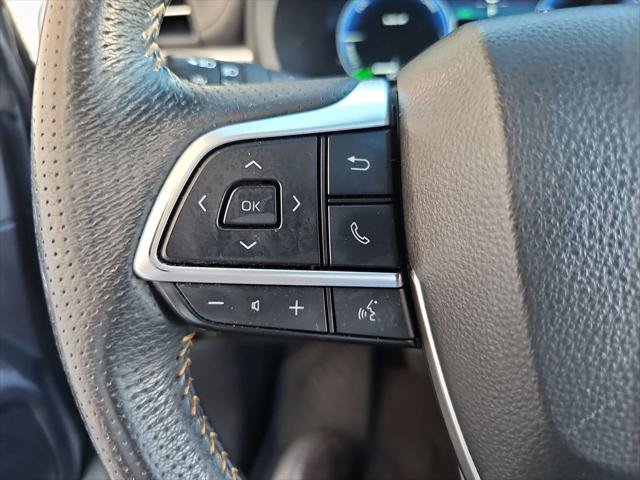 Certified 2025 Toyota Sienna XLE Woodland Edition AWD/4WD image 11
