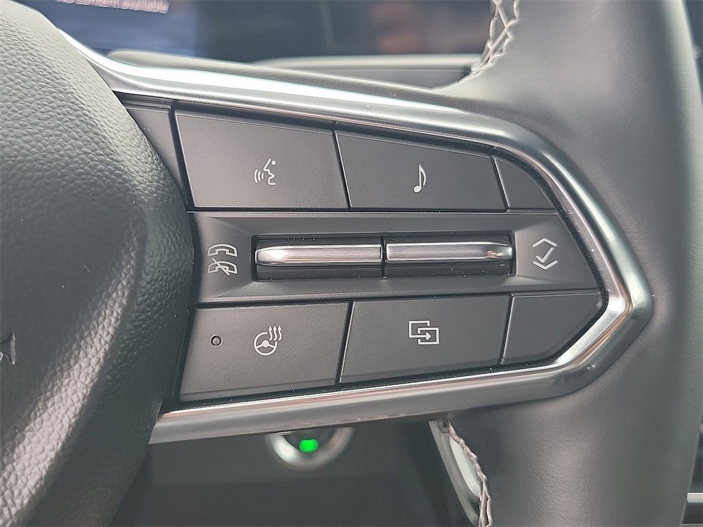 Used 2025 Chevrolet Traverse LT w/ Enhanced Driving Package image 6