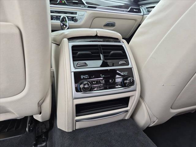 Used 2018 BMW 750i xDrive AWD/4WD image 17
