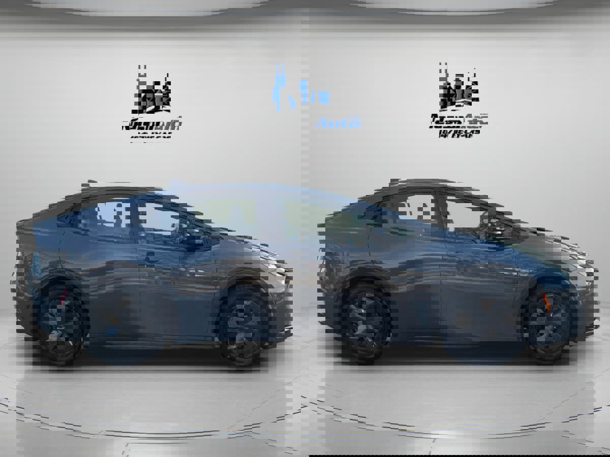 Used 2024 Toyota Prius LE image 3