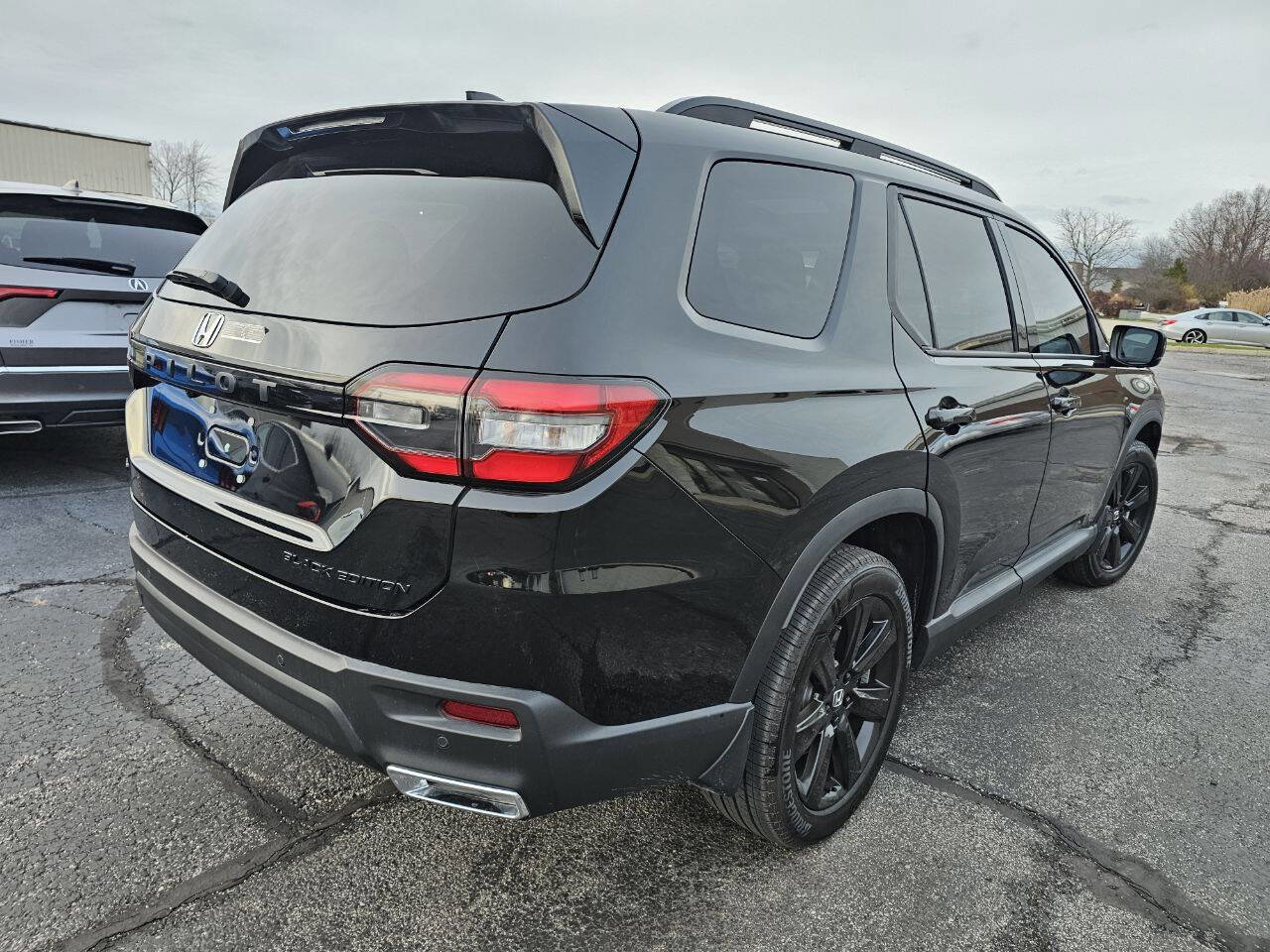 Used 2025 Honda Pilot Black Edition image 6