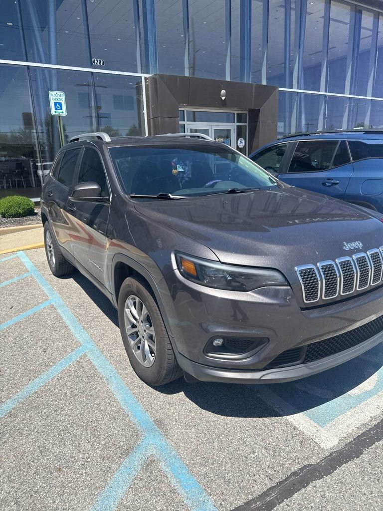 Used 2019 Jeep Cherokee Latitude Plus w/ Comfort/Convenience Group AWD/4WD image 3