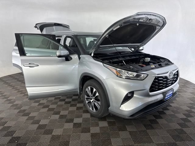 Used 2020 Toyota Highlander XLE w/ Protection Package #3 AWD/4WD image 15